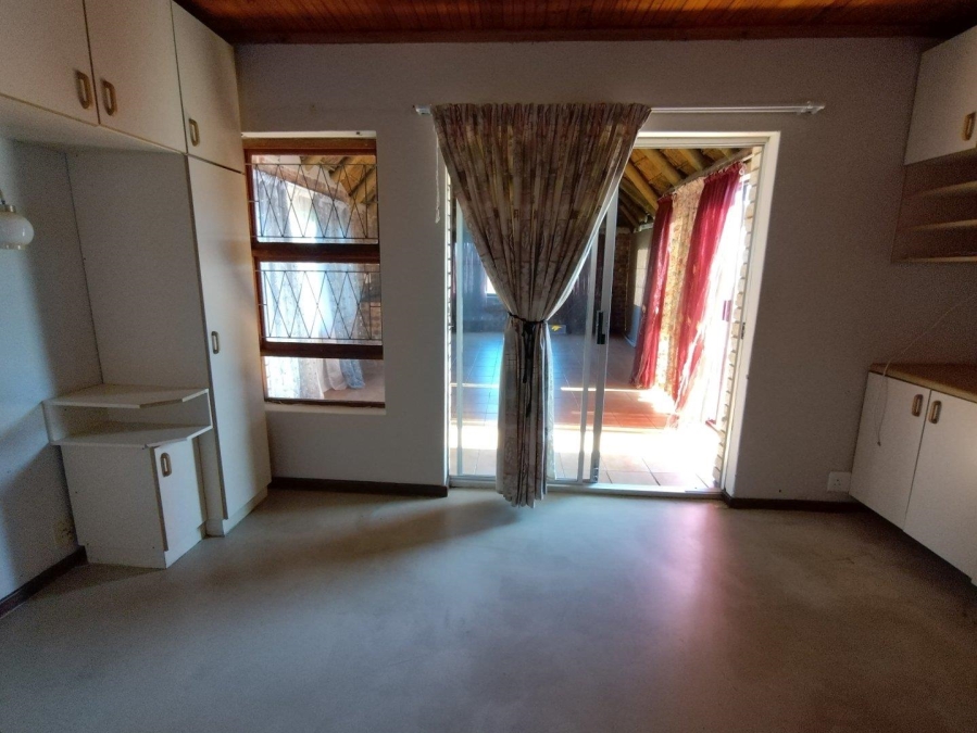 5 Bedroom Property for Sale in Wavecrest Eastern Cape